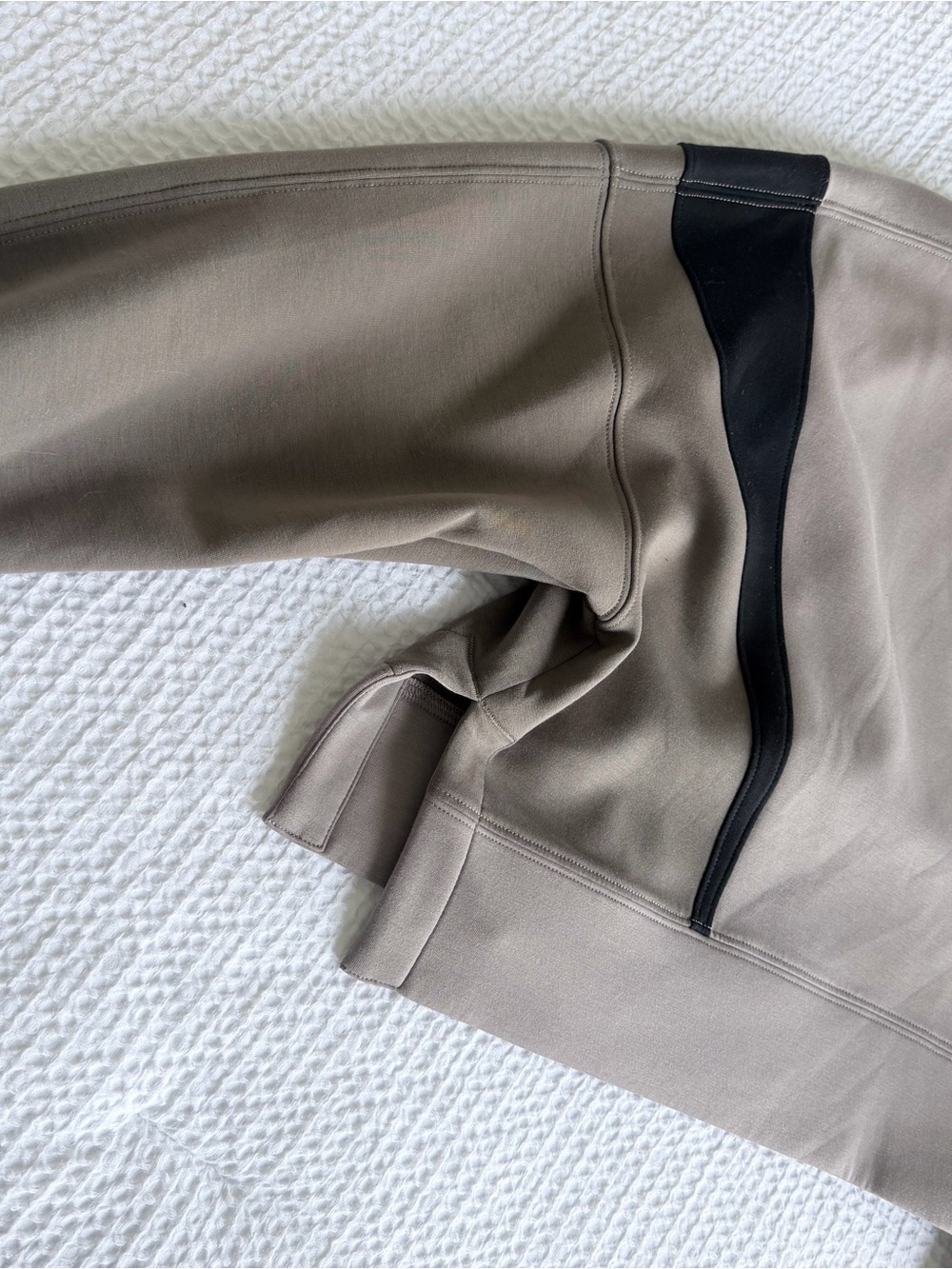 Abercrombie & Fitch YPB Cropped Taupe Sweatshirt with Black Panels - Picture 9 of 10
